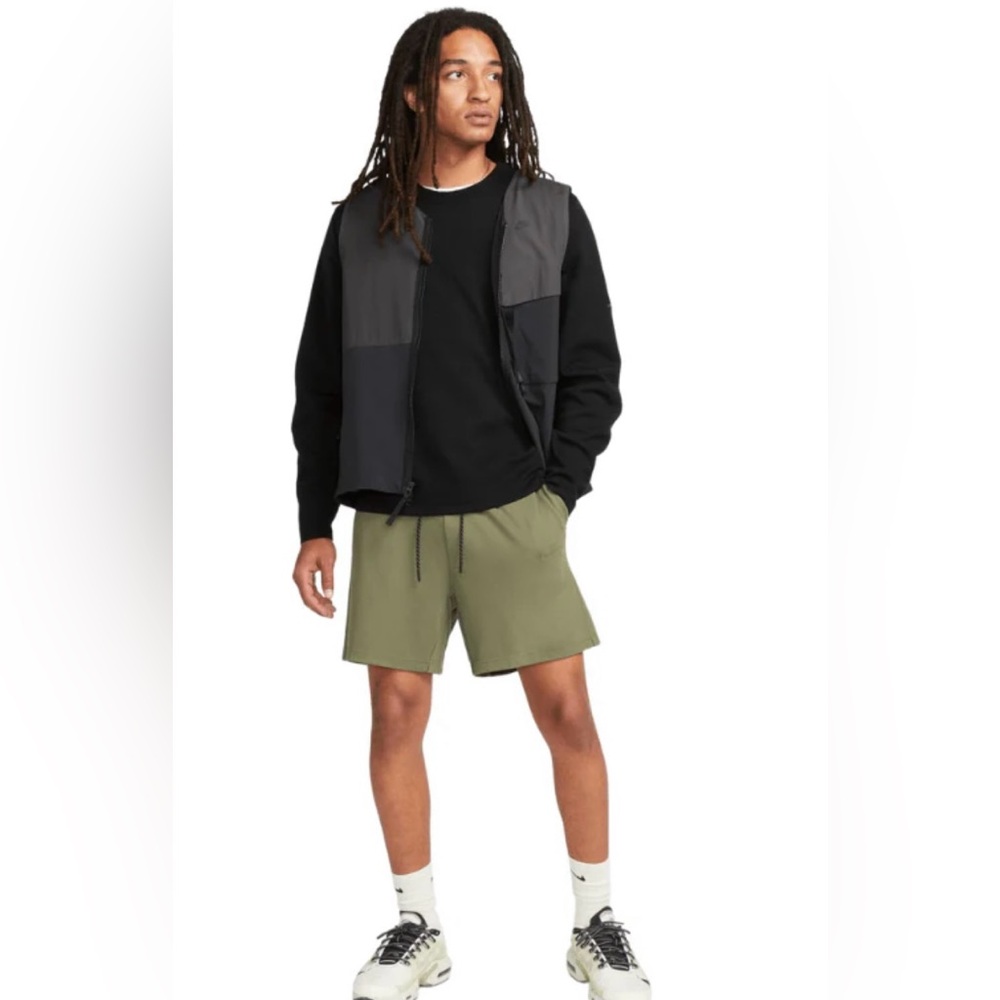 NWT NIKE SPORTSWEAR TECH FLEECE LIGHTWEIGHT SHORTS Olive - Picture 5 of 10